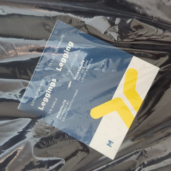 Extra High-Waisted PowerLite Lycra® ADAPTIV 7/8 Leggings - Picture 3 of 3